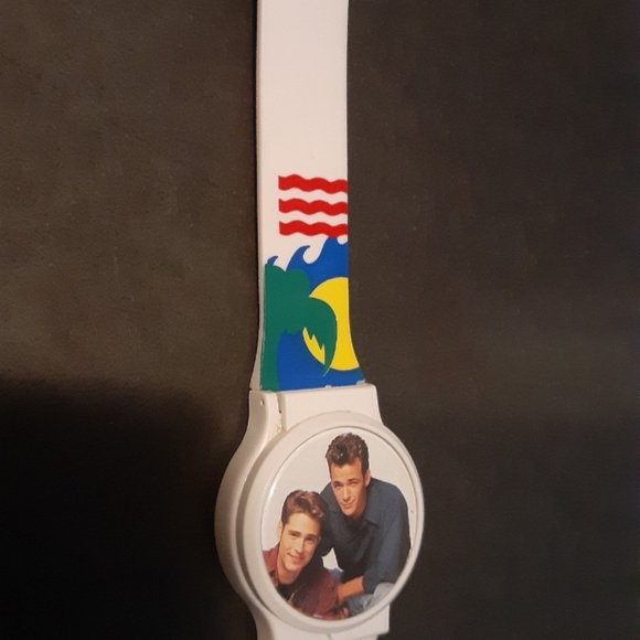 Watch 90210 Beverly Hills - Picture 3 of 5